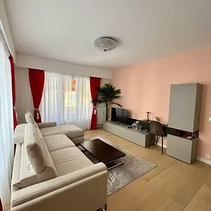 https://charme-provenzale.fr-provencehotel.com